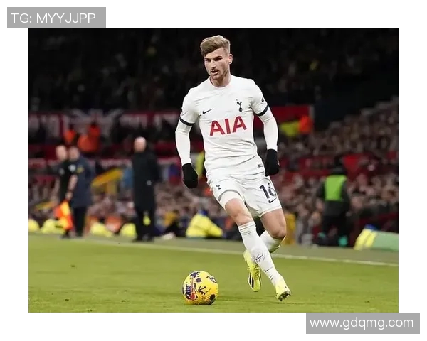 足球明星化身未来机器人展现超凡球技引发球迷热议 足球明星化身未来机器人展现超凡球技引发球迷热议