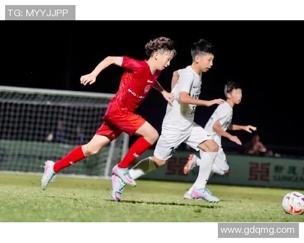 足球明星齐聚综艺节目拍照留念展现多才多艺的另一面 足球明星齐聚综艺节目拍照留念展现多才多艺的另一面