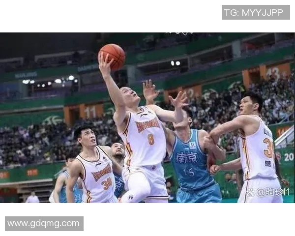 南京篮球队在全国锦标赛积分榜上以53分稳居第一位置，表现抢眼